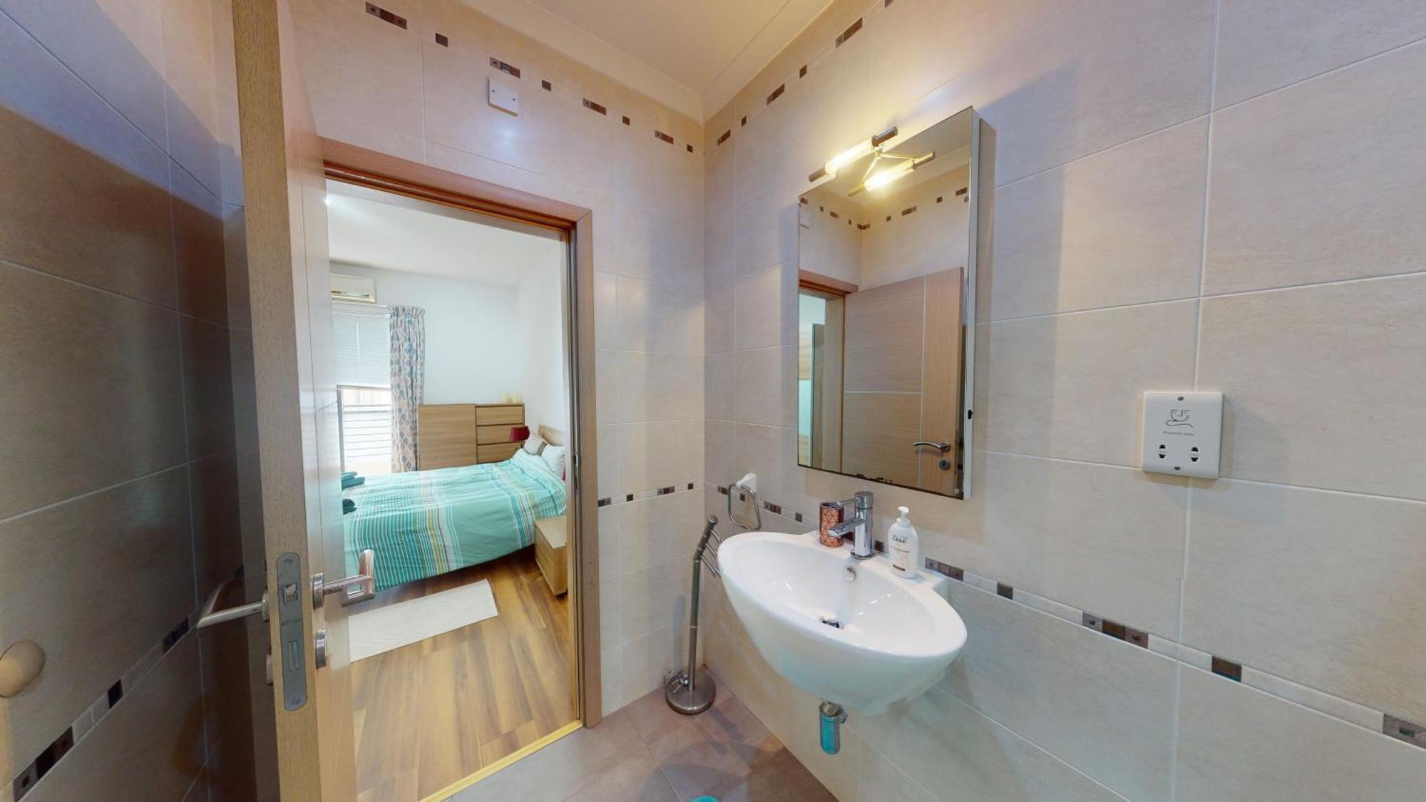 4Th Floor Apartment In Tigne Sliema Ngoại thất bức ảnh